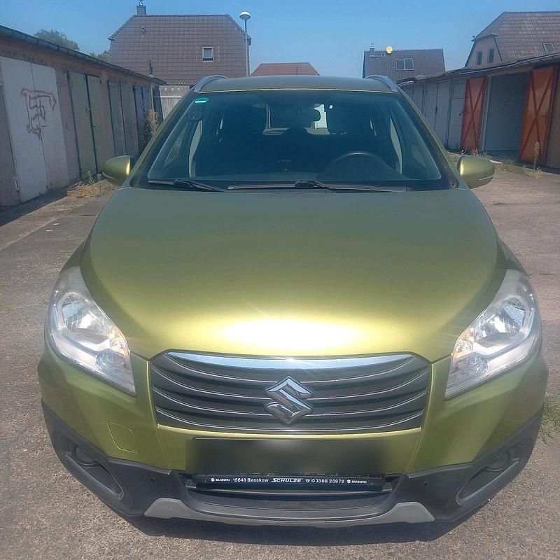 Grün Gebraucht 2015 Suzuki SX4 S-Cross Comfort+ SUV | 11.900 € (Guter Preis) - Bild 1/4