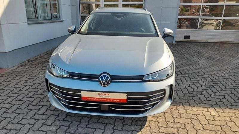 Gebraucht VW Passat 150 PS (110 kW) 2024 Silber Kombi