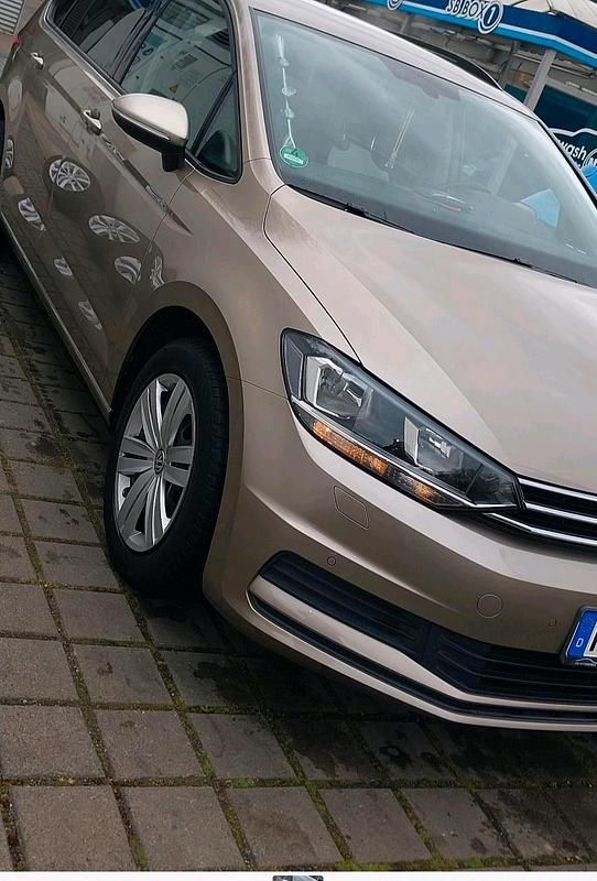 Gebraucht VW Touran 116 PS (85 kW) 2018 Gold Van / Kleinbus