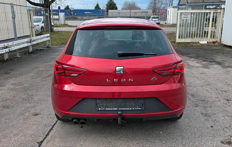 Używany Seat Leon FR 150 KM (110 kW) 2017 Czerwony Sedan/Limuzyna
