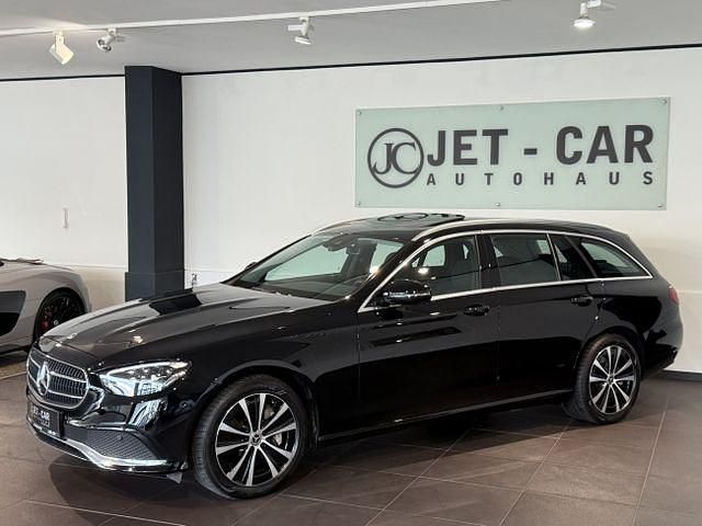 Schwarz Gebraucht 2022 Mercedes E300 Kombi | 30.900 € (Guter Preis) - Bild 1/4