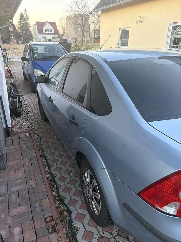 Occasion Ford Focus Trend 101 ch (74 kW) 2005 Bleue Berline