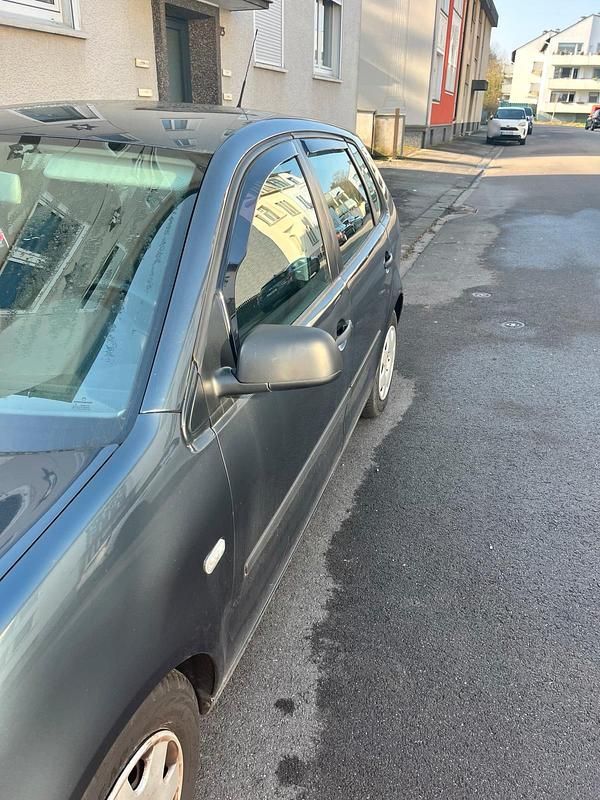 Gebraucht VW Polo 65 PS (47 kW) 2003 Grau Kleinwagen