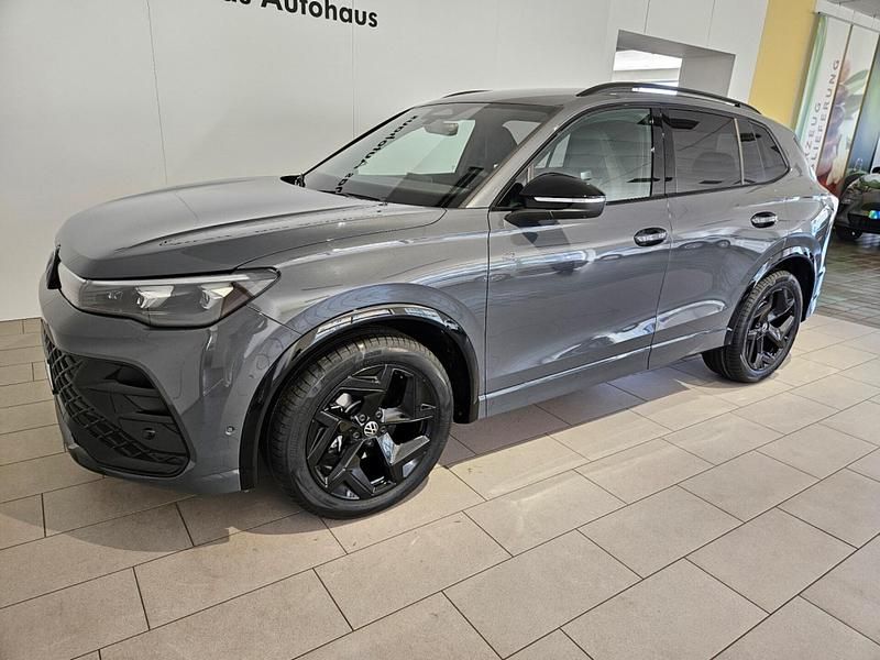 Gebraucht VW Tiguan R-line 150 PS (110 kW) 2024 Grau SUV