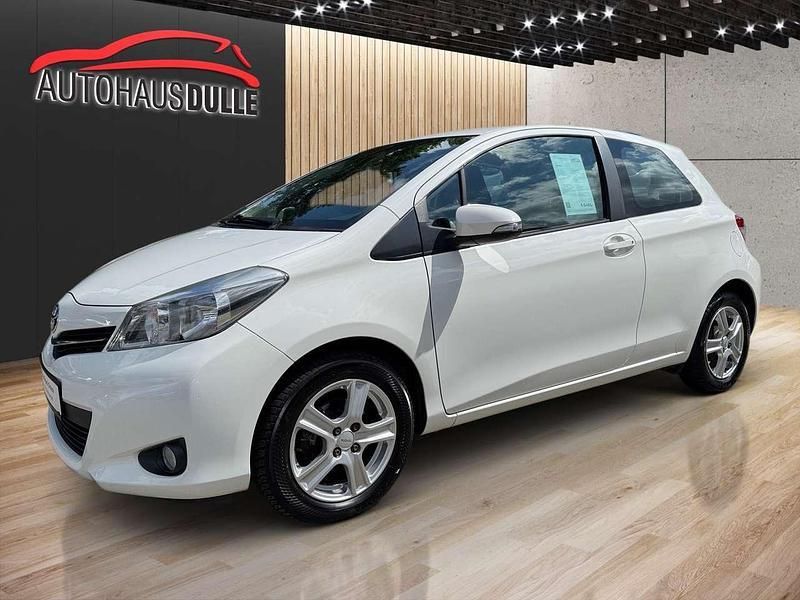 Solid white Gebraucht 2013 Toyota Yaris Life Kleinwagen | 6.495 € (Fairer Preis) - Bild 1/4