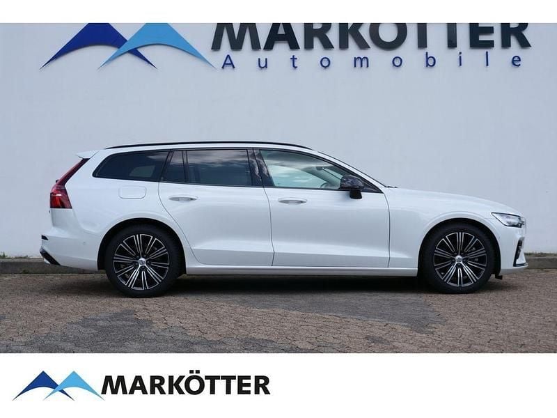 Weiß Gebraucht 2024 Volvo V60 Plus Kombi | 38.990 € (Guter Preis) - Bild 1/4
