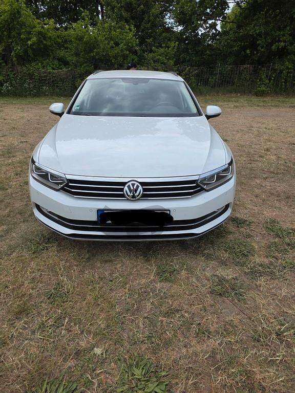 Weiß Gebraucht 2019 VW Passat Comfortline Kombi | 17.200 € (Fairer Preis) - Bild 1/4
