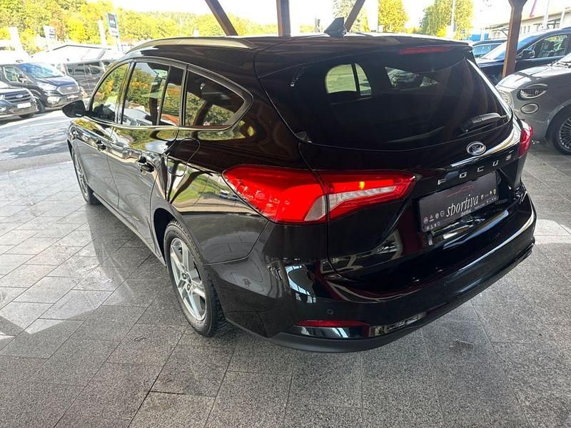 Gebraucht Ford Focus Cool & Connect 125 PS (91 kW) 2022 Schwarz Limousine