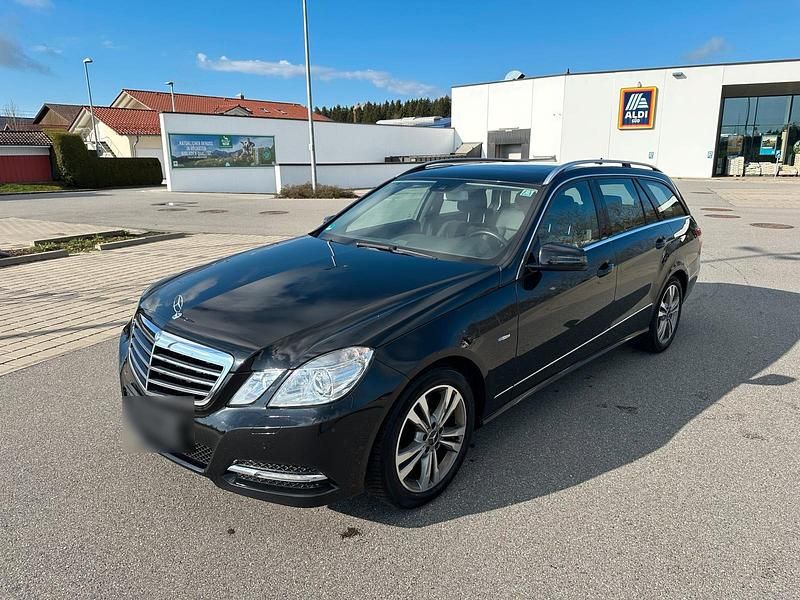 Second-hand Mercedes E250 204 CP (150 kW) 2012 Negru Break