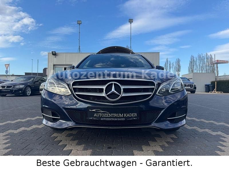 Cavansitblau metalliclack Gebraucht 2013 Mercedes E300 Avantgarde Kombi | 14.900 € (Fairer Preis) - Bild 1/4