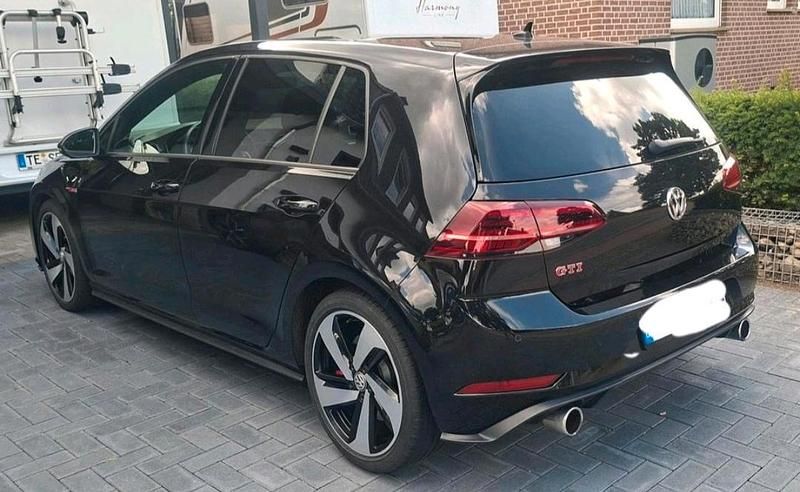 Schwarz Gebraucht 2018 VW Golf VII GTI Limousine | 22.500 € (Fairer Preis) - Bild 1/3