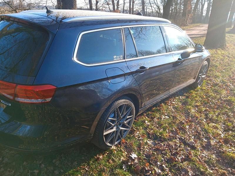Gebraucht VW Passat 198 PS (145 kW) 2016 Blau Kombi