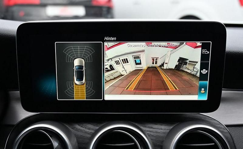 Gebraucht Mercedes C220 AMG 194 PS (142 kW) 2018 Weiß Cabrio