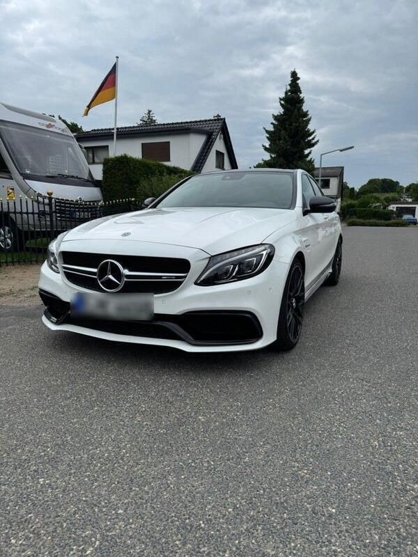 Weiß Gebraucht 2018 Mercedes C63 AMG AMG Limousine | 42.990 € - Bild 1/4