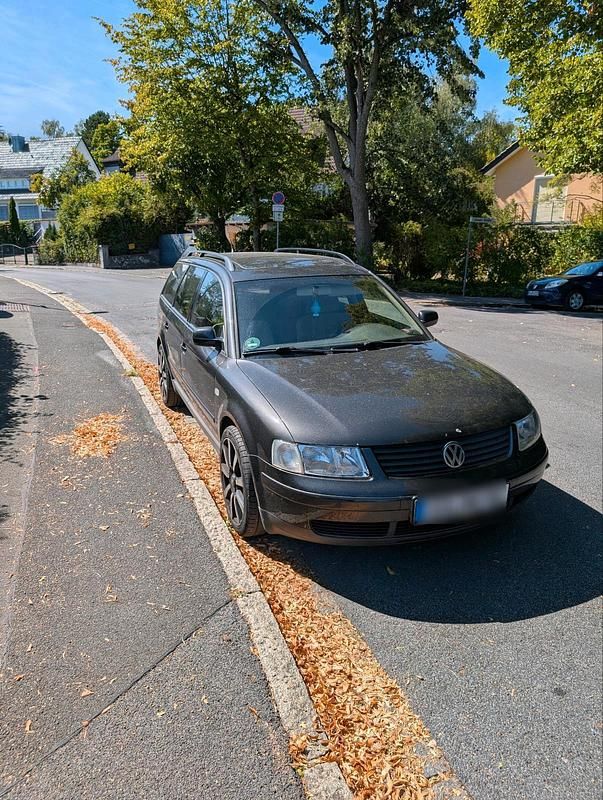 Schwarz Gebraucht 2000 VW Passat Kombi | 2.000 € (Fairer Preis) - Bild 1/4