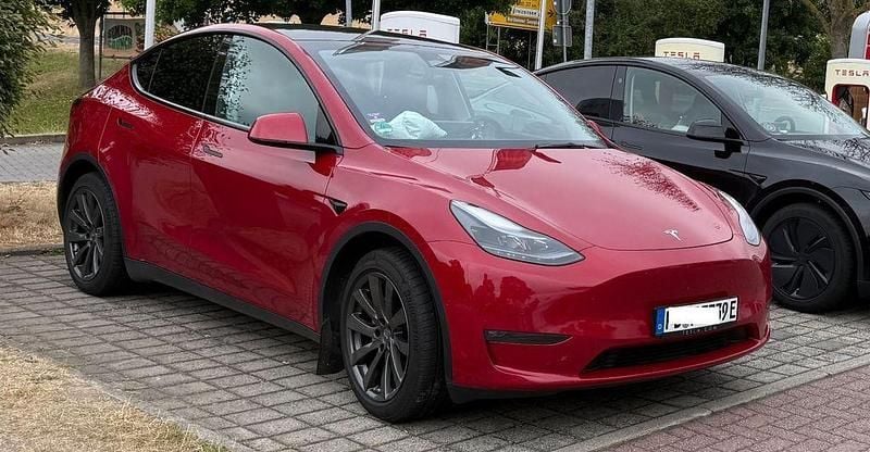 Rot Gebraucht 2022 Tesla Model Y Long Range AWD SUV | 33.000 € (Fairer Preis) - Bild 1/4