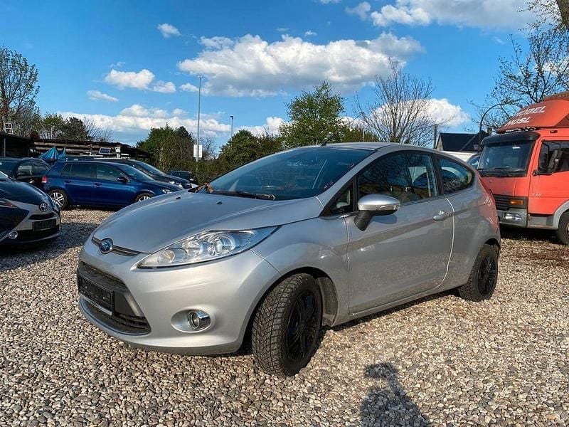 Gebraucht Ford Fiesta Titanium 82 PS (60 kW) 2012 Silber Kleinwagen