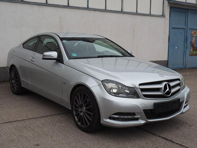 Gebraucht Mercedes C180 156 PS (114 kW) 2011 Silber Coupé