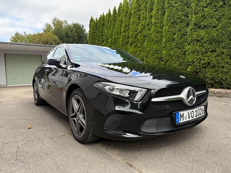 Schwarz Gebraucht 2018 Mercedes A250 Limousine | 24.500 € (Guter Preis) - Bild 1/4
