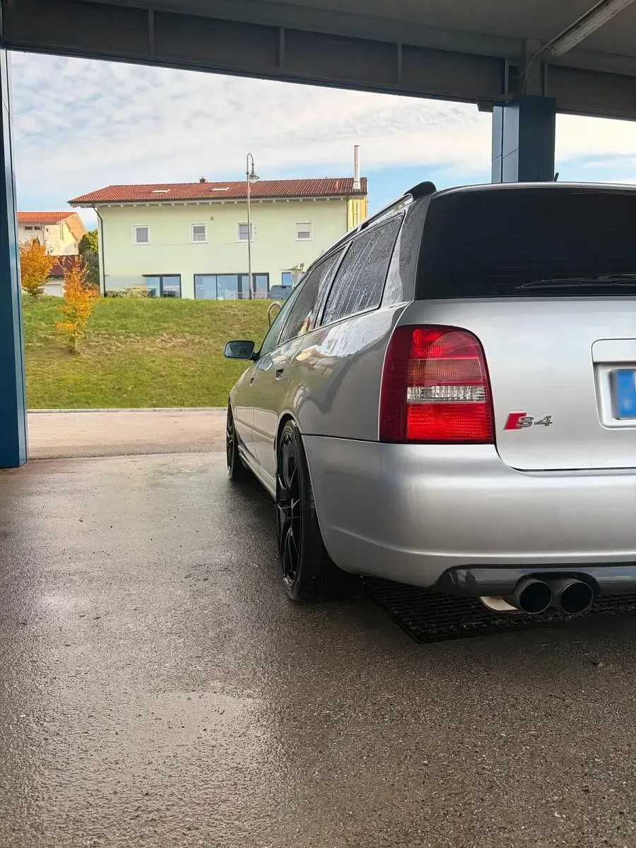 Używany Audi S4 450 KM (330 kW) 2000 Srebrny Kombi