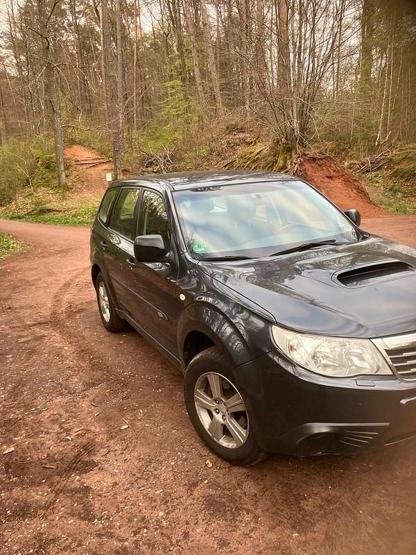Schwarz Gebraucht 2009 Subaru Forester Exclusive+ SUV | 4.250 € (Fairer Preis) - Bild 1/4