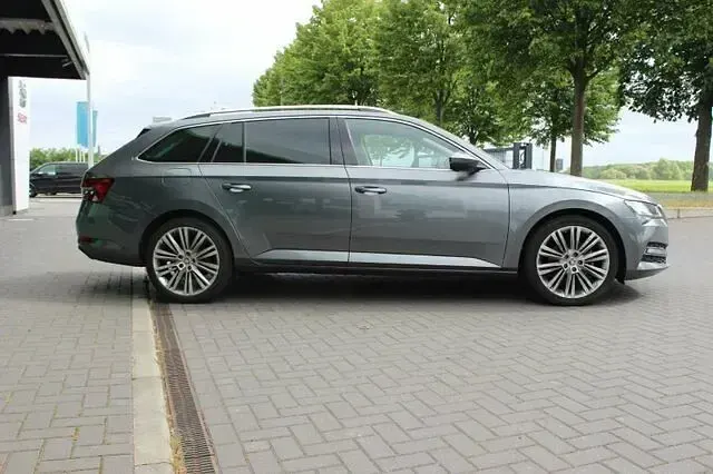 Gebraucht Skoda Superb Style 200 PS (147 kW) 2022 Grau Kombi