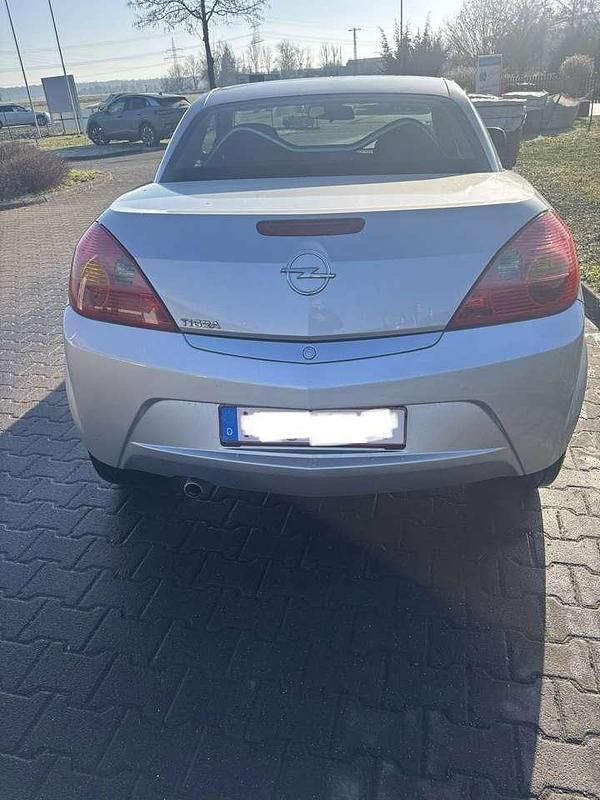 Gebraucht Opel Tigra Enjoy 90 PS (66 kW) 2005 Starsilber iii m2 Cabrio