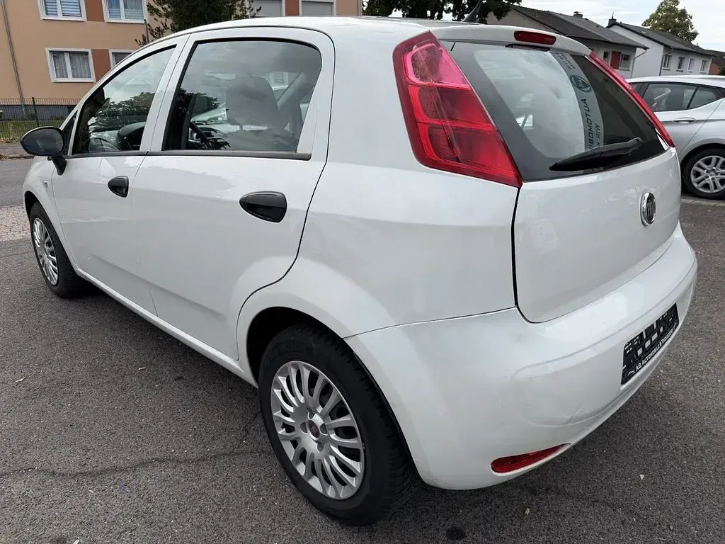 Gebraucht Fiat Punto Basis 69 PS (50 kW) 2017 Bianco divino/zenit/ghiaccio/g Kleinwagen