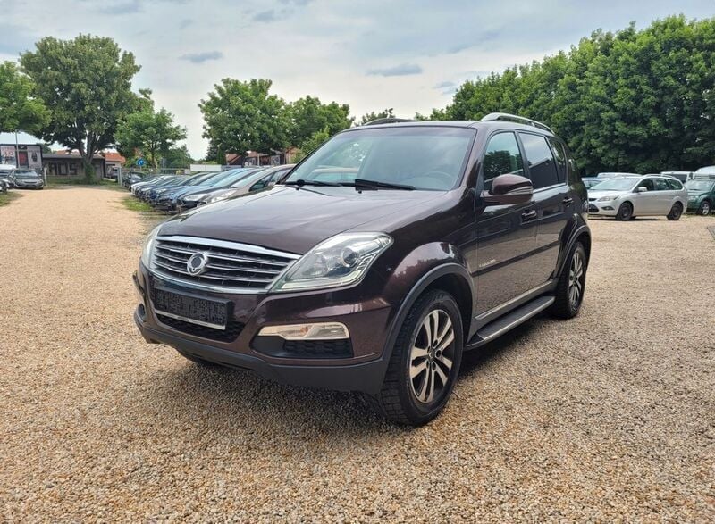 Braun Gebraucht 2014 Ssangyong Rexton Sapphire SUV | 4.980 € (Superpreis) - Bild 1/4