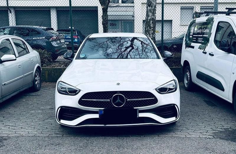 Weiß Gebraucht 2022 Mercedes C180 Limousine | 31.100 € (Fairer Preis) - Bild 1/4