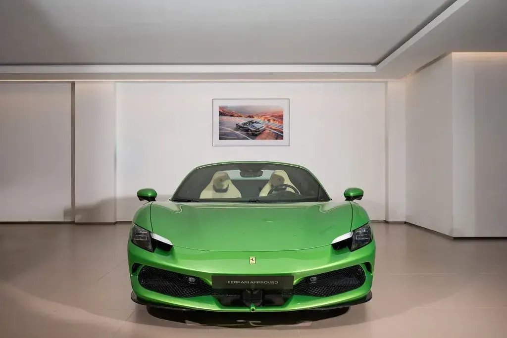 Neu Ferrari 296 829 PS (609 kW) 2025 Grün Cabrio