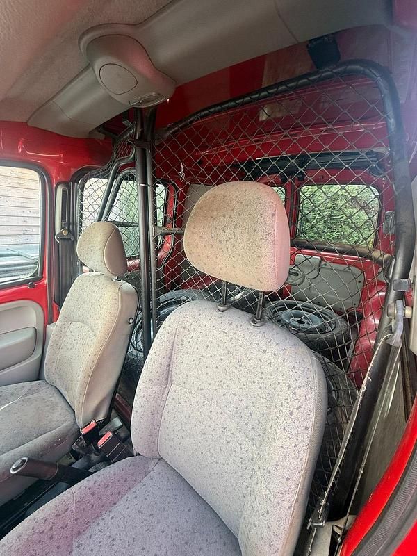 Gebraucht Renault Kangoo 65 PS (47 kW) 2003 Rot Van / Kleinbus