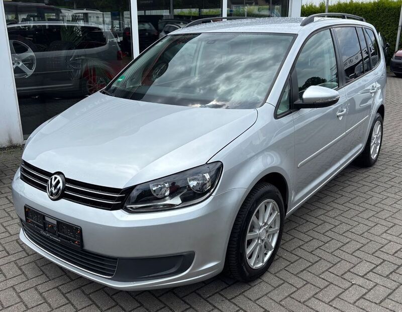 Silber Gebraucht 2014 VW Touran Comfortline Van / Kleinbus | 6.900 € (Guter Preis) - Bild 1/4