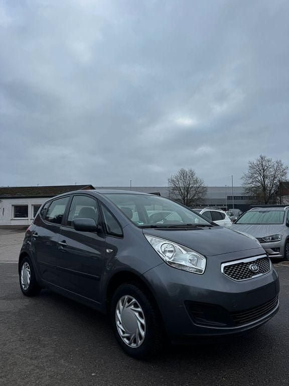 Gebraucht Kia Venga 90 PS (66 kW) 2010 Grau Kleinwagen