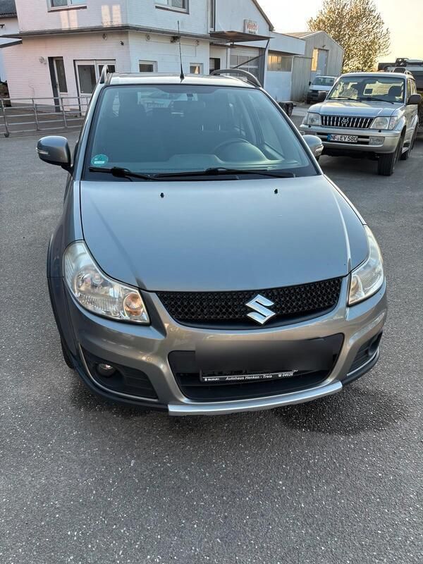 Grau Gebraucht 2012 Suzuki SX4 Limousine | 3.950 € - Bild 1/4