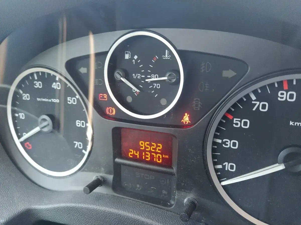 Gebraucht Peugeot TePee 163 PS (119 kW) 2014 Weiß Van / Kleinbus