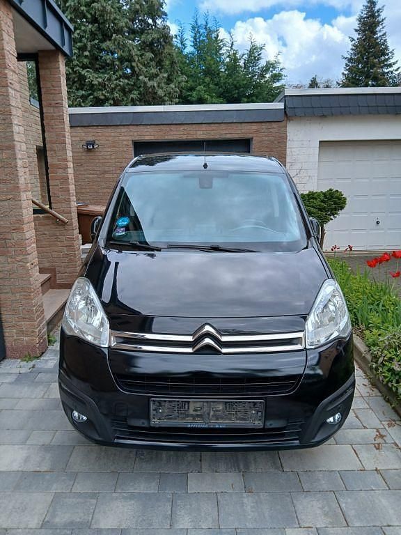 Second-hand Citroën Berlingo SELECTION 98 CP (72 kW) 2017 Negru Monovolum