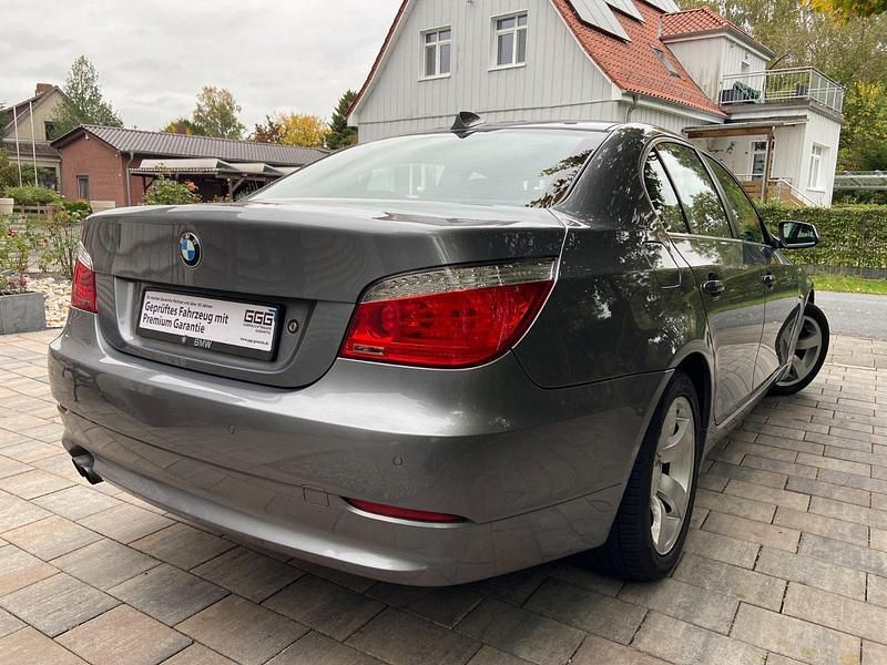Gebraucht BMW 523 Advantage 190 PS (139 kW) 2009 Grau Limousine