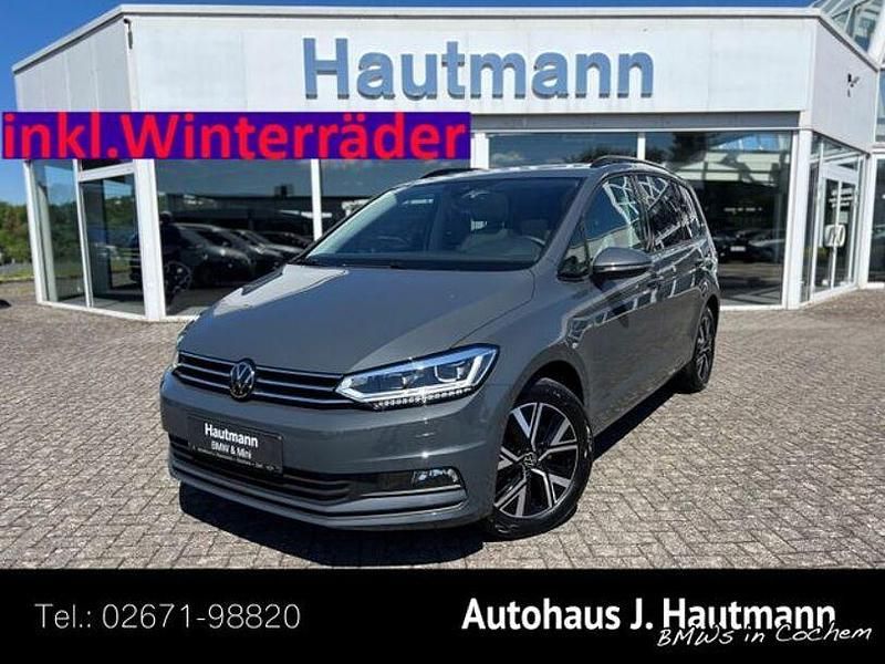 Grau Gebraucht 2023 VW Touran Comfortline Van / Kleinbus | 37.950 € (Teuer) - Bild 1/4