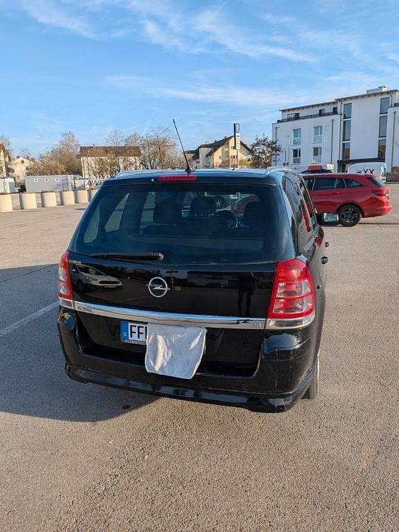 Gebraucht Opel Zafira 140 PS (102 kW) 2008 Schwarz Van / Kleinbus