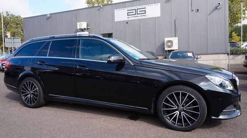 Schwarz Gebraucht 2013 Mercedes E300 Kombi | 16.400 € (Fairer Preis) - Bild 1/4