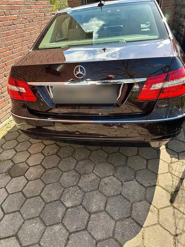 Second-hand Mercedes E250 204 CP (150 kW) 2012 Maro Berlinǎ