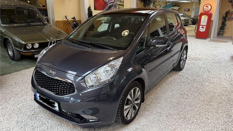 Grau Gebraucht 2015 Kia Venga Spirit Kleinwagen | 10.999 € (Fairer Preis) - Bild 1/4