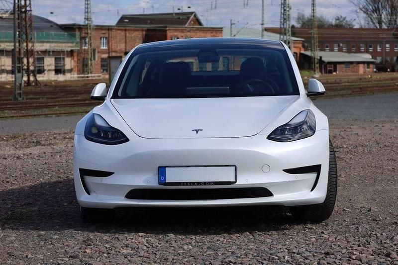 Gebraucht Tesla Model 3 Standard Range 208 kW (283 PS) 2021 Weiß Limousine
