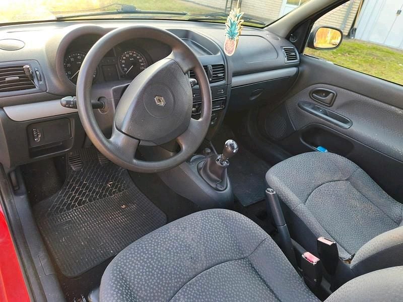 Gebraucht Renault Clio II 50 PS (36 kW) 2008 Rot Kleinwagen