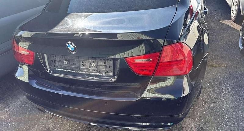 Second-hand BMW 318 143 CP (105 kW) 2010 Negru Berlinǎ