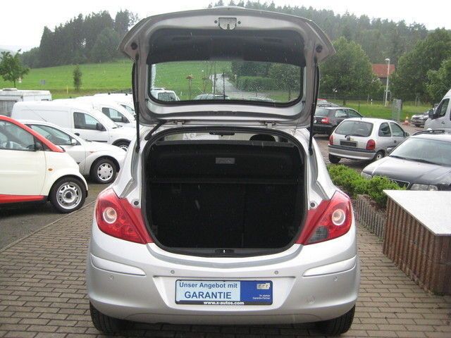 Gebraucht Opel Corsa Edition 75 PS (55 kW) 2009 Silber Limousine