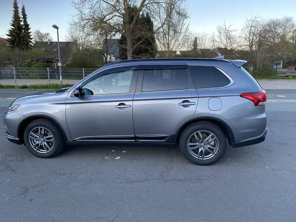 Gebraucht Mitsubishi Outlander Active 150 PS (110 kW) 2019 Grau SUV