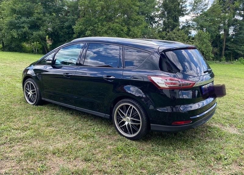 Gebraucht Ford S-MAX Business Edition 150 PS (110 kW) 2018 Schwarz Van / Kleinbus