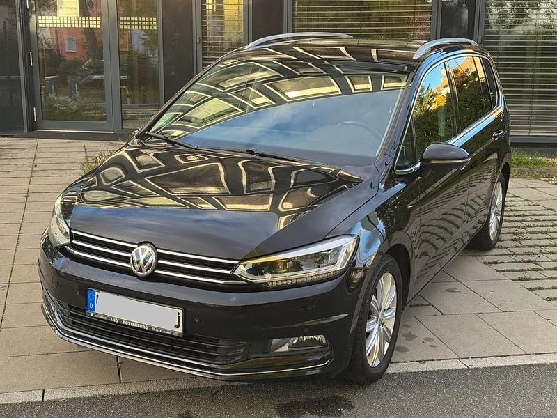 Schwarz Gebraucht 2016 VW Touran Highline Van / Kleinbus | 14.700 € (Guter Preis) - Bild 1/4